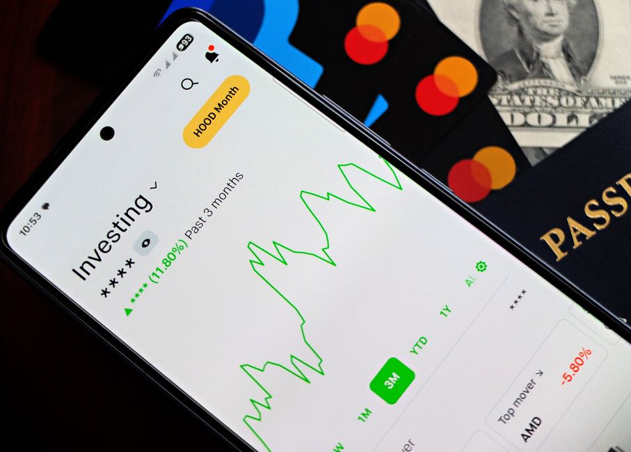 Dividend stocks that pay monthly income: the complete 2026 list