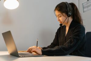 How to become a virtual assistant and earn 3000 dollars per month