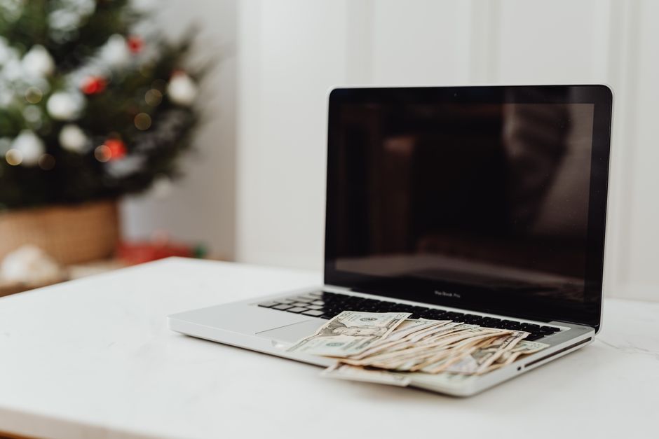 How to earn passive income from a newsletter or Substack in 2026