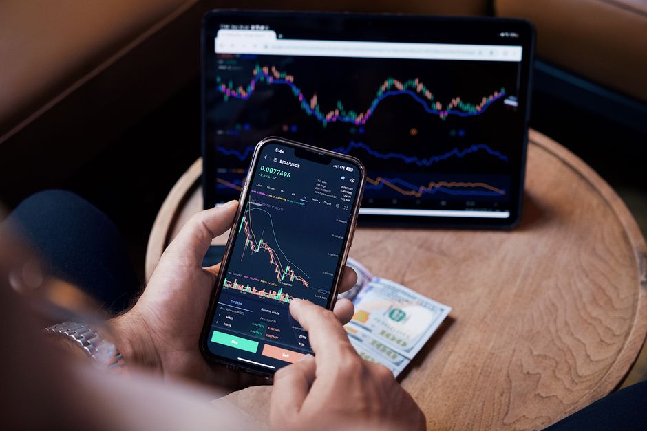How to invest in stocks while working a full-time job