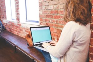 How to start freelancing from scratch and earn 5000 dollars a month