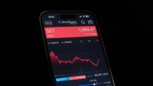 Index funds vs actively managed funds: which wins long term