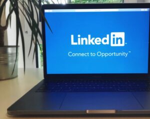 LinkedIn marketing guide: how to get leads from LinkedIn in 2026
