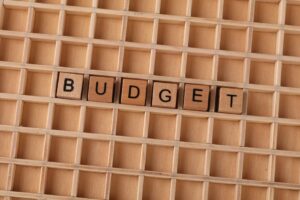 The 50/30/20 budget rule: does it still work in 2026