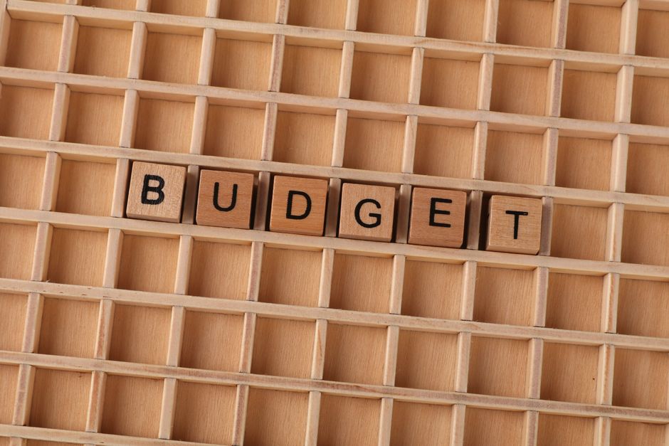 The 50/30/20 budget rule: does it still work in 2026