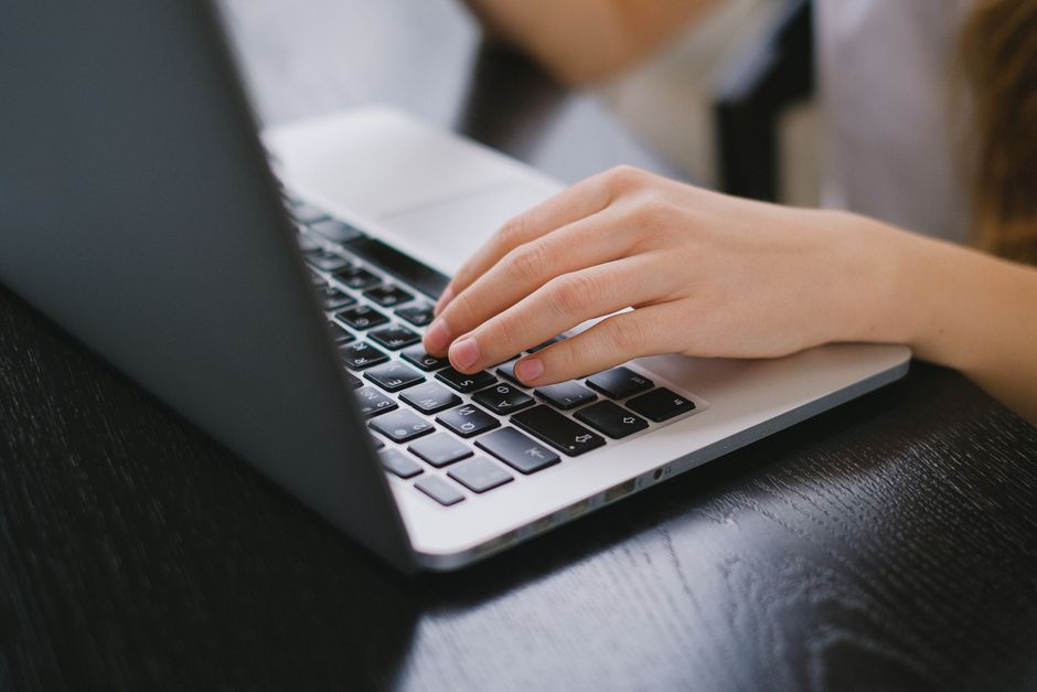 Website Copywriting Tips That Turn Visitors Into Customers