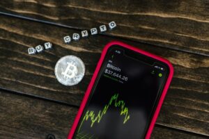 Crypto wallets explained: hot wallets vs cold wallets in 2026